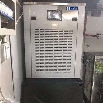 200公斤雪花制冰机交付江苏某饭店使用